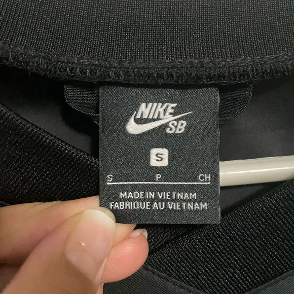 Black Nike SB Crewneck Windbreaker - Picture 8 of 8
